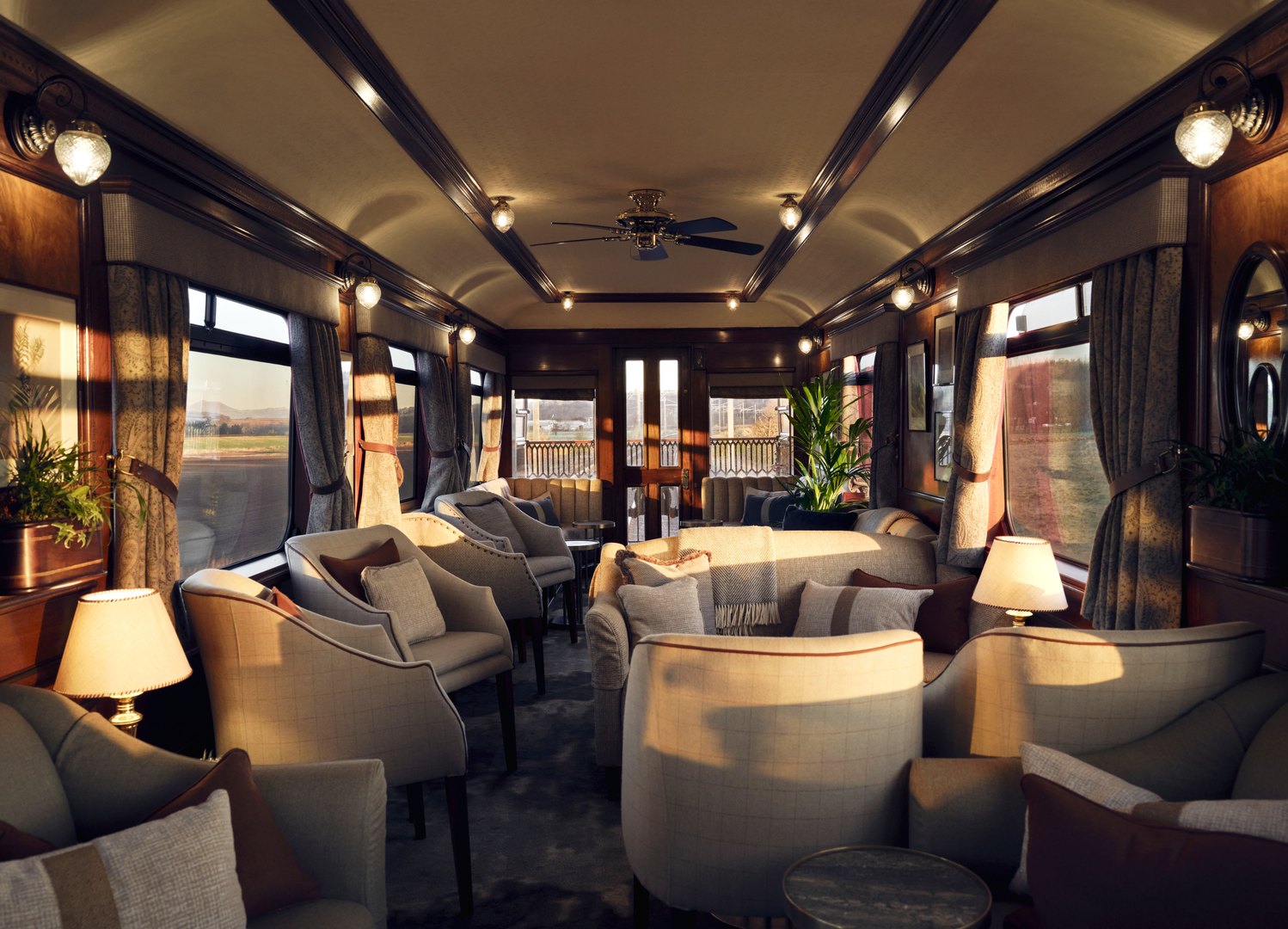 Royal Scotsman train, a luxurious experience in the Scottish Highlands
