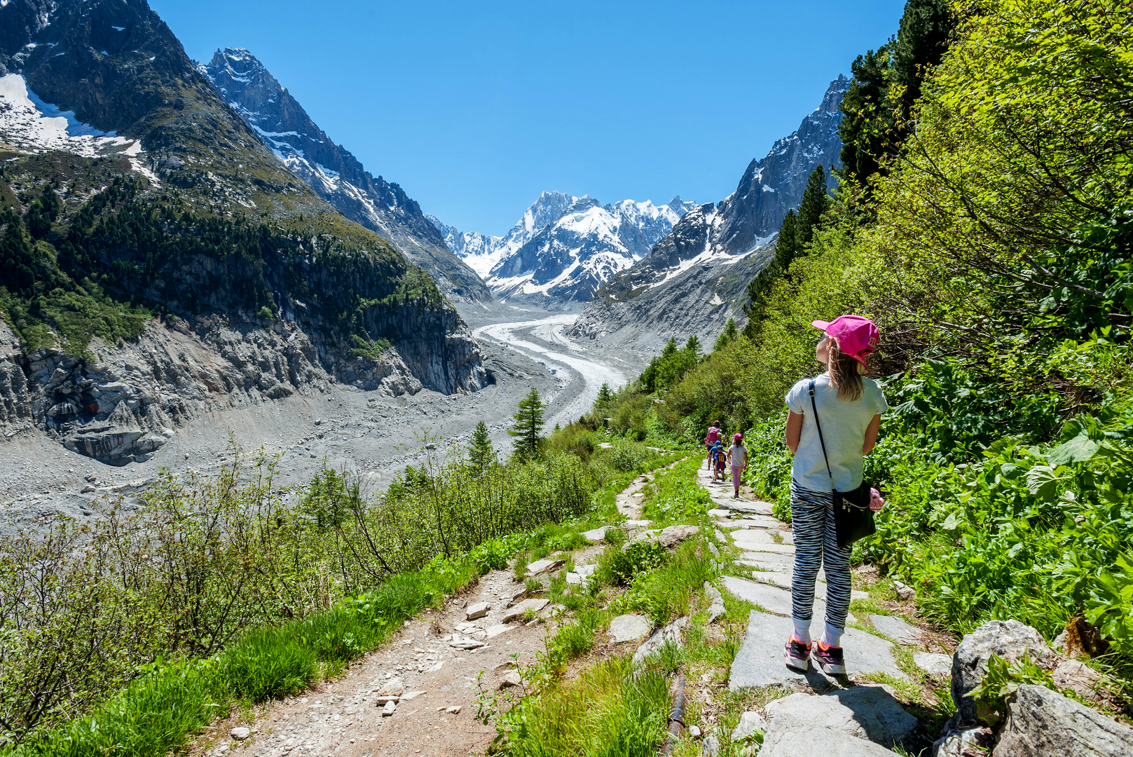 A family walking near Mont Blanc, an unforgettable adventure holiday
